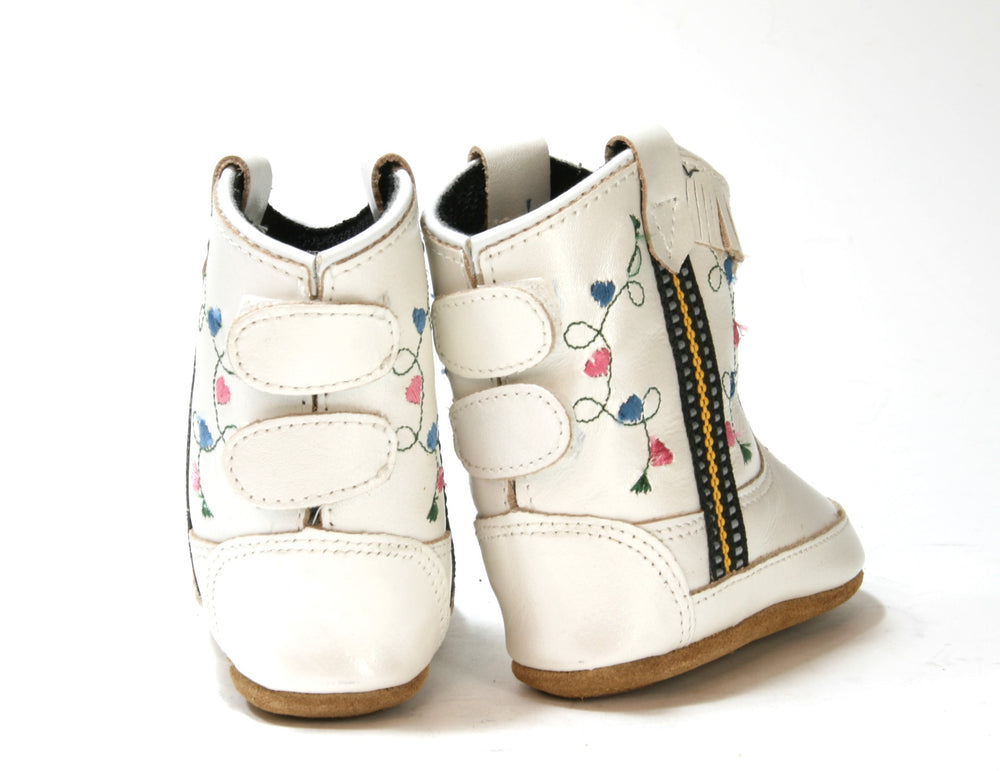 10044 Baby Boots Charlotte White