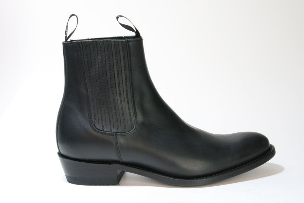 1560 Mayura Chelsea Boots Black