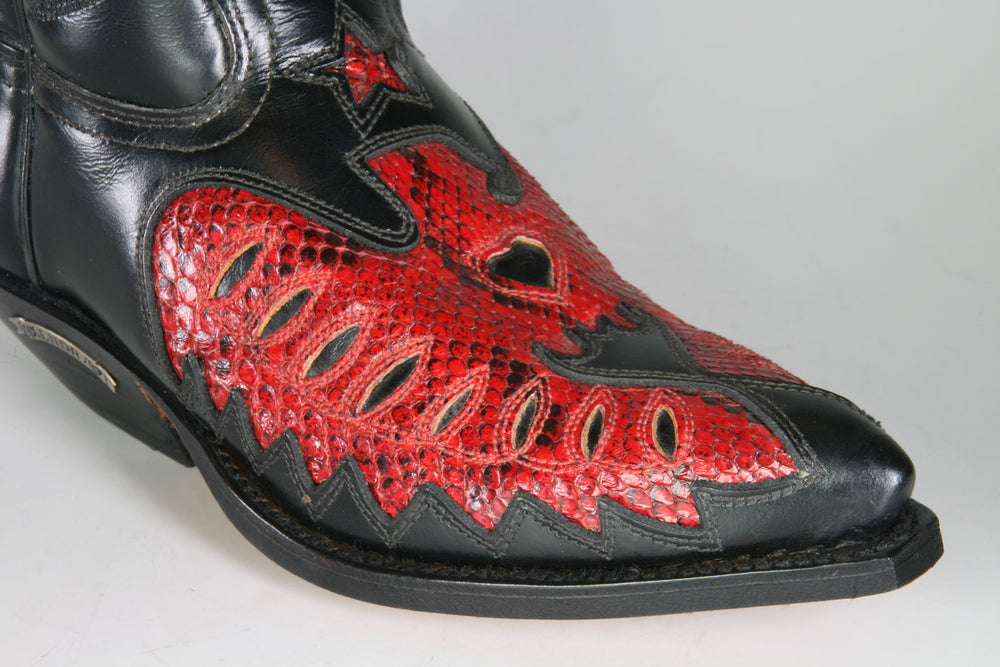 2720 Sendra cowboy boots Flor. Negro Python Rojo