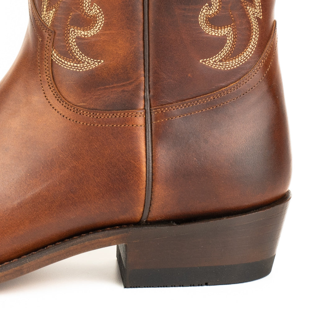 2627 MAYURA cowboy boots Castano