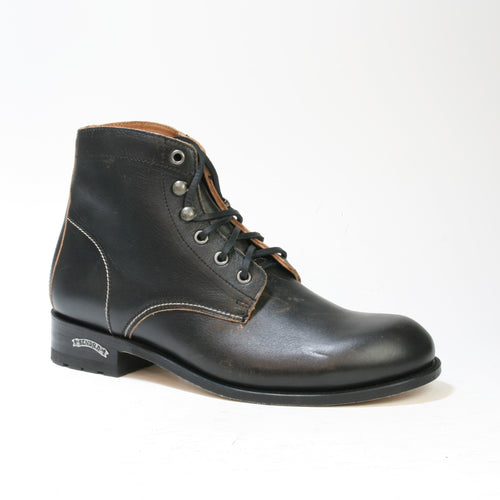 Schnürstiefel