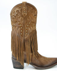Detailaufnahme Cowboystiefel mit Fransen und Messingnieten