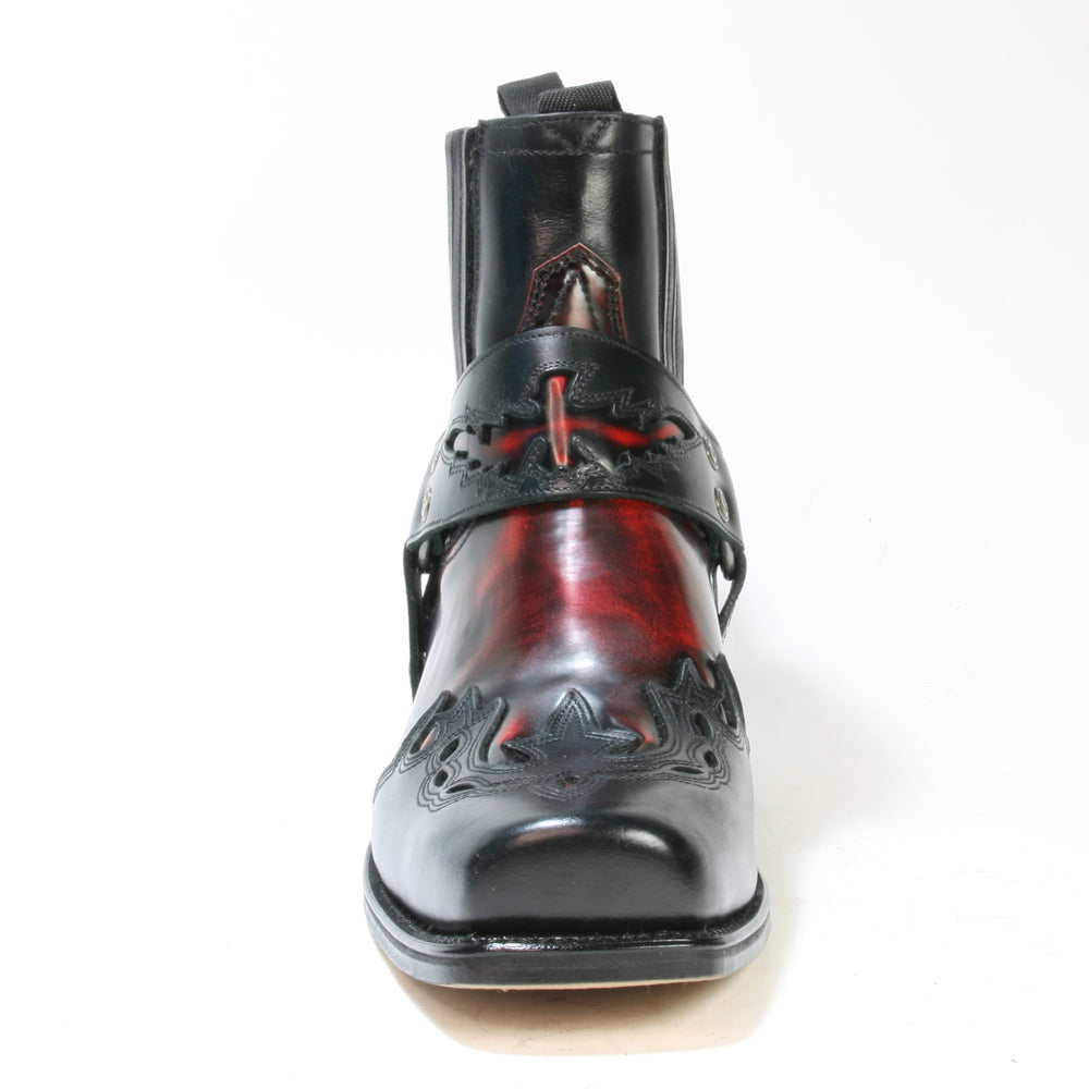 Vorderansicht der Sendra Bikerstiefelette 7811 aus hochwertigem Glanzleder