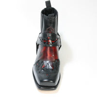 Detailaufnahme des glänzenden Rindsleders und des abnehmbaren Riemens der Sendra 7811