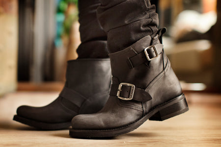 Sendra Engineer Boots 2976 Negro aus schwarzem Rindsleder, Nahaufnahme am Fuß