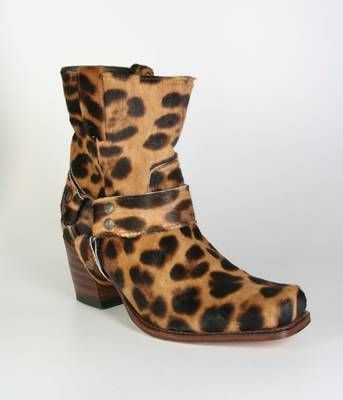 Biker boots leopard top